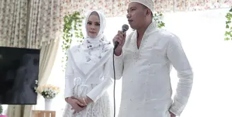 Tidak lama lagi, Angel Lelga dan Vicky Prasetyo akan meresmikan pernikahan sirinya. Akad nikah akan digelar pada tanggal 9 Februari di Masjid Istiqlal, Jakarta. (Nurwahyunan/Bintang.com)