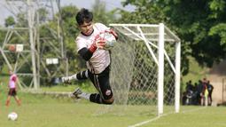 Seperti diketahui Andritany Adrhiyasa menjadi benteng kukuh Persija di bawah mistar gawang di sepanjang kompetisi Liga 1 musim ini sementara Cahya Supriadi menjadi andalan di Timnas Indonesia U-19. (Bola.com/M Iqbal Ichsan)