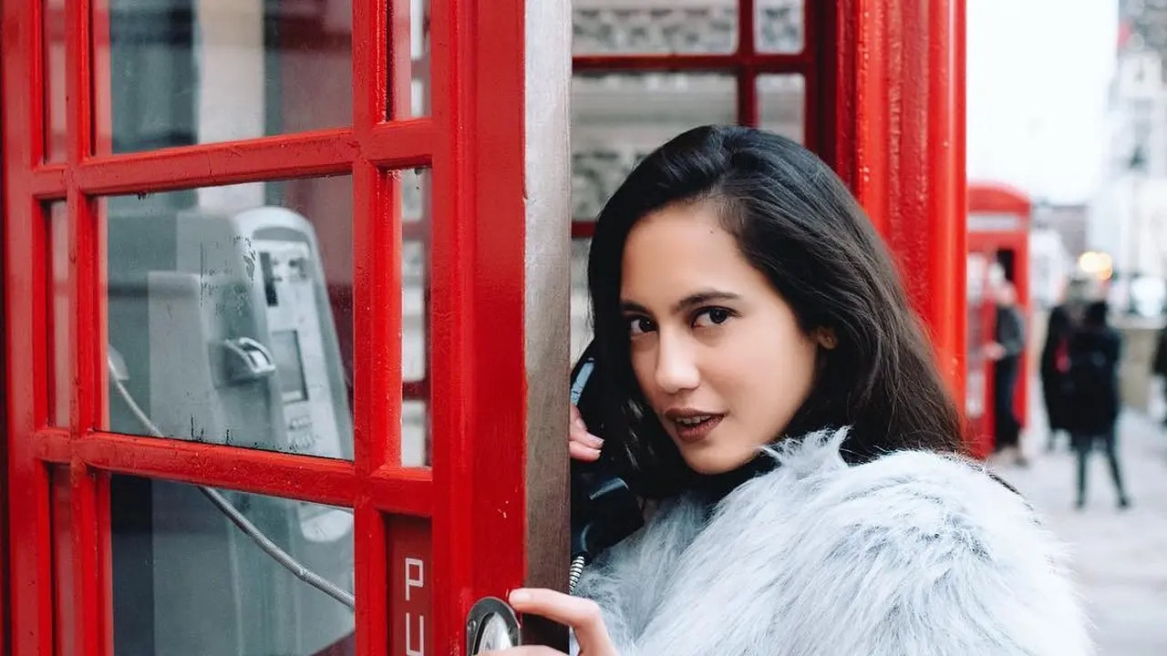 [Bintang] Bikin Terpesona, Ini 5 Gaya OOTD Andalan Pevita Pearce