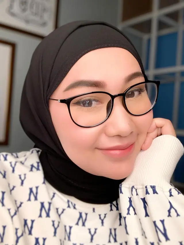 Jarang Pamer Harta, Ini 6 Potret Septia Siregar Istri Putra Siregar