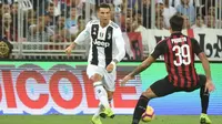 Striker Juventus Cristiano Ronaldo beraksi saat melawan AC Milan pada Piala Super Italia 2018, di Stadion King Abdullah Sports City, Jeddah, Rabu (16/1/2019). (AFP/Fayez Nureldine)