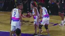 Gading Marten dan Gisella Anastasia alias Gisel tampil di sesi bola basket event Media Clash pada Oktober 2022. (Foto: YouTube/Kuy Entertainment)