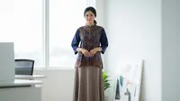 7 Kemeja Batik Wanita Kerah Shanghai Model Loose Fit untuk Kerja Casual tapi Tetap Rapi
