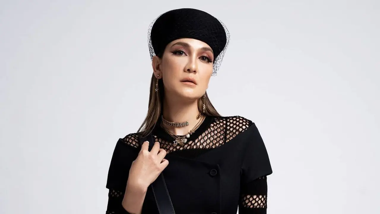 [Fimela] Luna  Maya