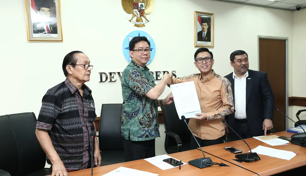 Bahkan, akibat berita tersebut, membuat ibu Eko Patrio hingga menanggis-nangis. Eko juga harus mendatangi ke keluarganya demi menjelaskan kejadiannya. (Galih W. Satria/Bintang.com)