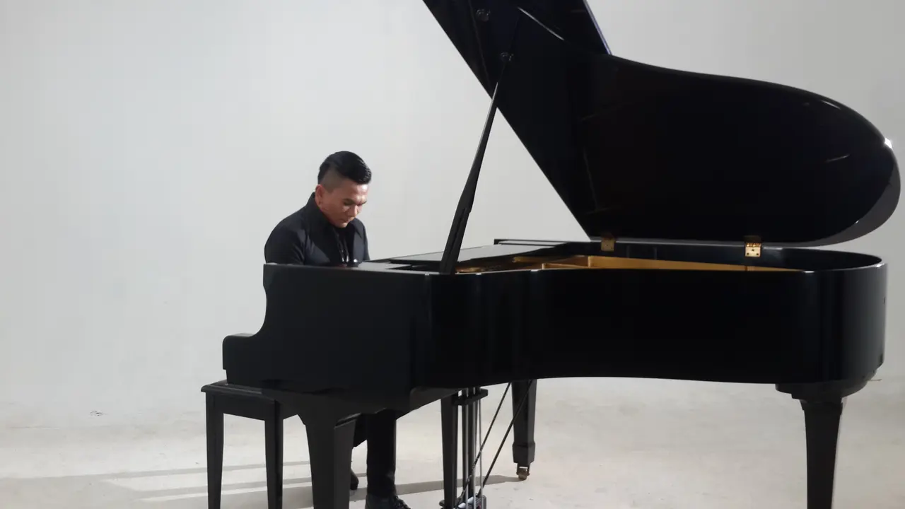 Igor Saykoji Digaet Ellino Jadi Sutradara Video Klip