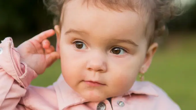 Ilustrasi Model Anting Emas untuk Bayi (credit: freepik)