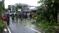 Dampak terjangan angin puting beliung di Sampit, ibu kota Kabupaten Kotawaringin Timur, Kalteng. (Foto: Istimewa/Raden AMP)