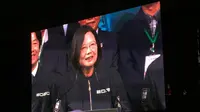 Ucapan terima kasih tak henti-henti disampaikan oleh Tsai Ing-wen kala menyampaikan pidato kemenangannya di hadapan para pendukung (Liputan6.com/Teddy Tri Setio Berty)