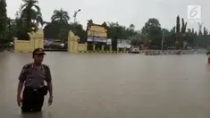 Hujan lebat sejak malam membuat kota Cilegon dilanda banjir. Banjir terjadi di pusat kota dan beberapa titik jalur menuju kawasan anyer.