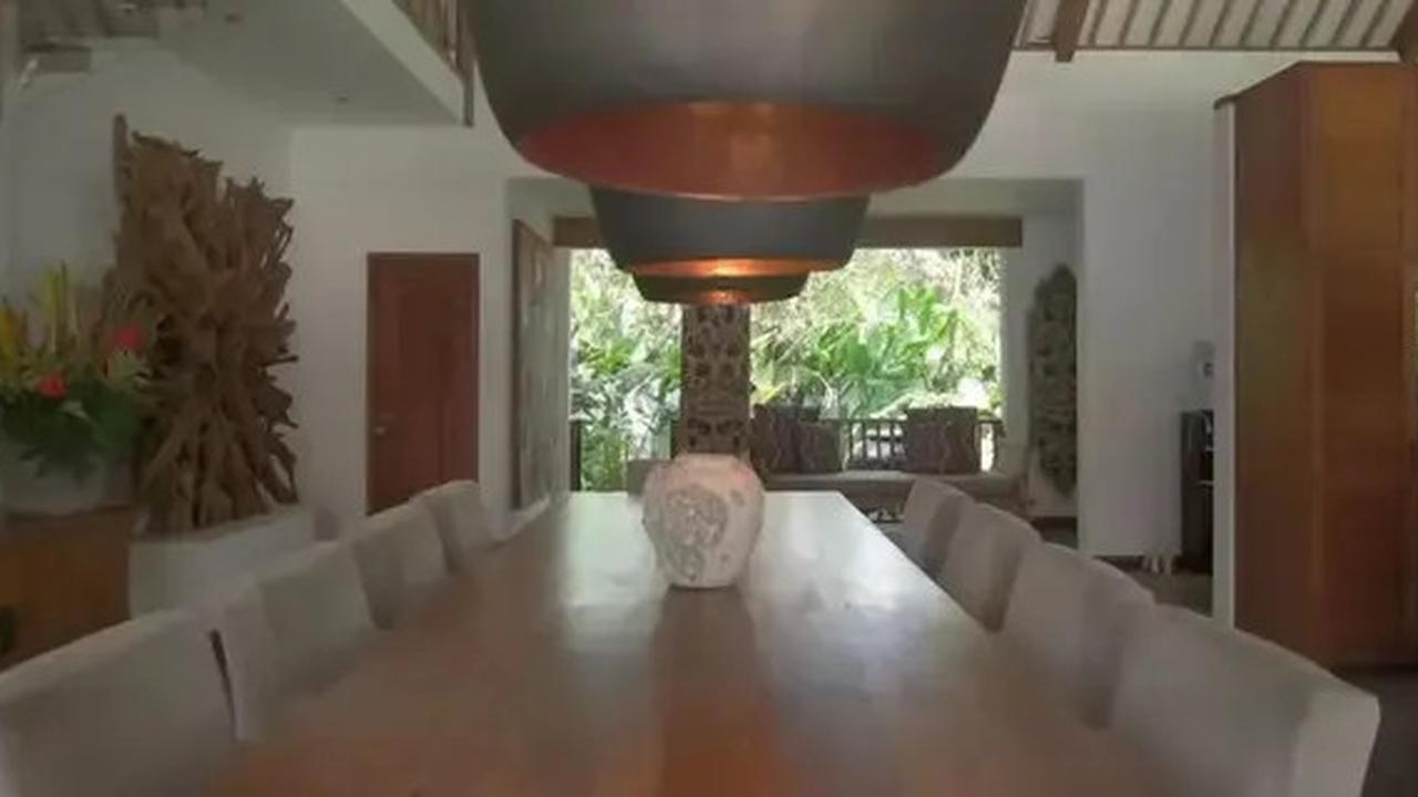 9 Potret Dapur Kayu di Rumah Indah Kalalo dengan Perpaduan Model Etnik dan Modern