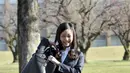 Putri Kako tiba di kampus International Christian University (ICU), Tokyo, Jepang, (2/4/2015). Putri Kako adalah anak dari pasangan Pangeran Akishino sekaligus cucu dari Kaisar Akihito Jepang. (REUTERS/Yoshikazu Tsuno)