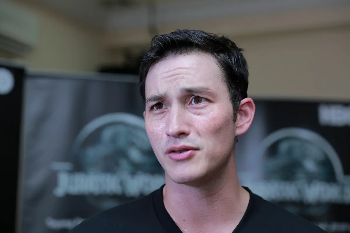 [Bintang] Mike Lewis