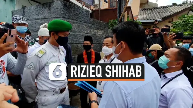 VIDEO: Laskar FPI Halangi Polisi Antar Surat Pemanggilan Rizieq Shihab