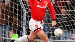 Eric Cantona menjadi salah satu legenda Manchester United yang sukses menggunakan jersey nomor tujuh di Old Trafford. Bersama Setan Merah Cantona tampil sebanyak 143 kali dan mencetak 64 gol. (AFP/AFP PHOTO)