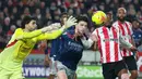 Tambahan satu angka membuat Arsenal tetap kukuh di puncak klasemen dengan koleksi 57 poin, unggul empat angka dari Manchester City yang membuntuti di posisi kedua. Di sisi lain, Brentford menempati peringkat ketujuh dengan raihan 40 poin, menjaga asa mereka untuk bersaing di zona Eropa. (AP Photo/Ian Walton)