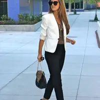 Padu padan pakai blazer dan celana yang senada. (Image: chicstreetstyle.me/pinterest)