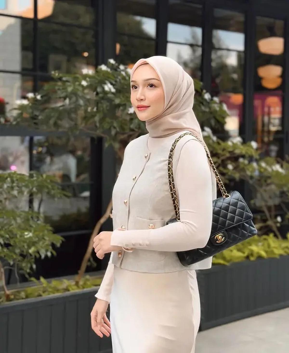 Sudah Melahirkan Anak Ketiga, Ini 6 Potret Melody Prima Momong Buah Hati