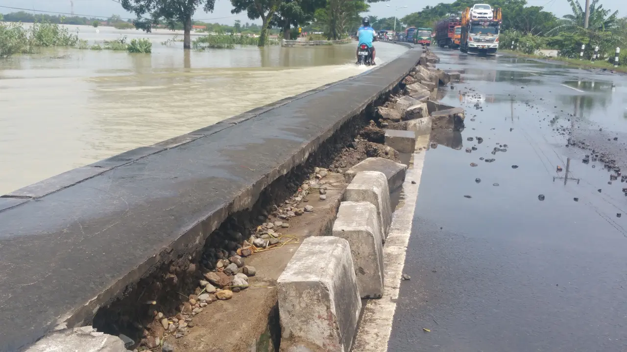 Kendaraan Roda Empat Atau Lebih Dilarang Lewat Pantura Barat