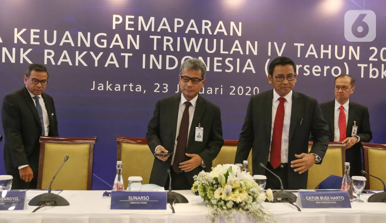 Dirut BRI Sunarso bersama jajaran Direksi disela memberikan paparan Kinerja Keuangan Triwulan IV tahun 2019, Jakarta, Kamis (23/1/2020). Sepanjang tahun 2019 aset BRI tercatat Rp 1.418,95 Triliun, tumbuh 9,41% dibanding aset akhir tahun 2018 sebesar Rp 1.296,90 Triliun. (Liputan6.com/Fery Pradolo)