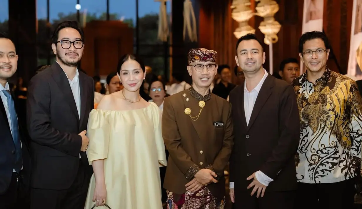 Nagita Slavina kembali curi perhatian dengan tampilan anggun effortless-nya saat kondangan di Bali [@raffinagita1717]