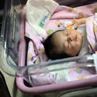 Inilah anak pertama Tantri Kotak dan Adra Naff. (Adrian Putra/Bintang.com)