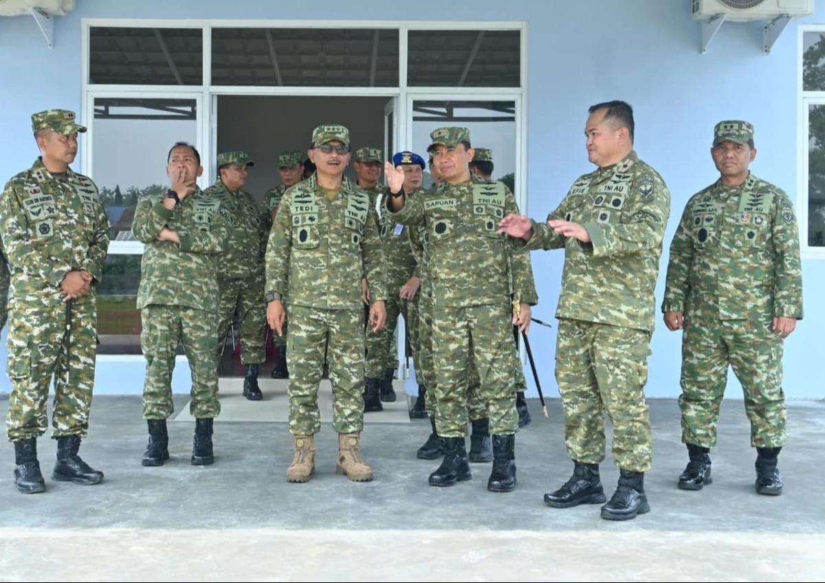 FOTO: Wakasau Tinjau Kesiapan Operasional Lanud R Suryadi Suryadarma