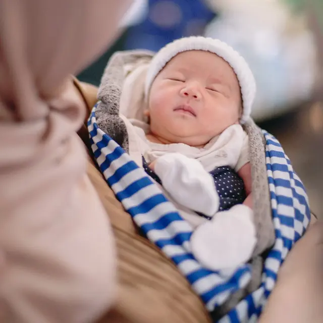 Belum Genap 2 Bulan, Ini Potret 7 Anak Seleb yang Menggemaskan