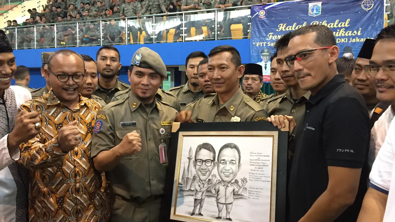 Wagub DKI Jakarta Sandiaga Uno menghadiri acara Halalbihalal Forum Komunikasi Pegawai Tidak Tetap (PTT) Satpol PP dan PTT Dishub di GOR PKP Ciracas.