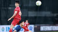 Pemain Timnas Indonesia U-20, Hokky Caraka saat melawan Guatemala pada laga mini turnamen di Stadion Utama Gelora Bung Karno (SUGBK), Senayan, Jakarta, Selasa (21/2/2023). (Bola.com/M Iqbal Ichsan)