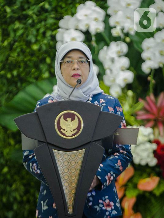 Presiden Singapura, Halimah Yacob melakukan konferensi pers usai pertemuan bilateral dengan Presiden Joko Widodo saat kunjungan kenegaraan di Istana Bogor, Jawa Barat, Selasa (4/2/2020). Dalam pertemuan kedua negara membahas kerjasama terutama dalam sektor bisnis. (Liputan6.com/Faizal Fanani)