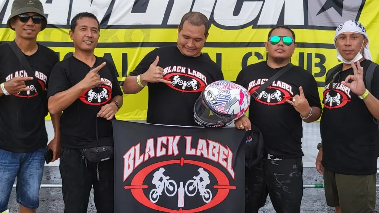 Cerita Warga Banyuwangi Dapat Tawaran Jutaan Rupiah Usai Ketiban Helm Aleix Espargaro