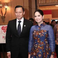 Setelah resmi dilantik menjadi Menteri ATR/BPN, AHY langsung menjalankan tugasnya dengan memenuhi undangan Dubes Jepang untuk Indonesia. Tak ketinggalan, Annisa Pohan turut mendampingi sang suami di tugas perdananya sebagai seorang menteri. [Foto: Instagram/agusyudhoyono]