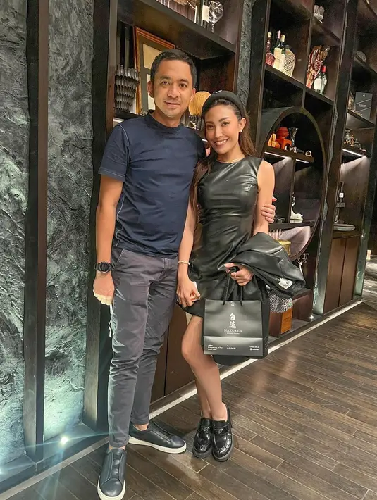 Presenter kelahiran Jakarta 38 tahun itu juga menceritakan menu wajib keluarganya untuk berbuka puasa. Selain yang menis-manis sesuai dengan sunnah, ada juga menu wajib yang disajikan. [Instagram/mrsayudewi]