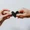 8 Tanda Merasa Aman Secara Emosional dengan Pasangan