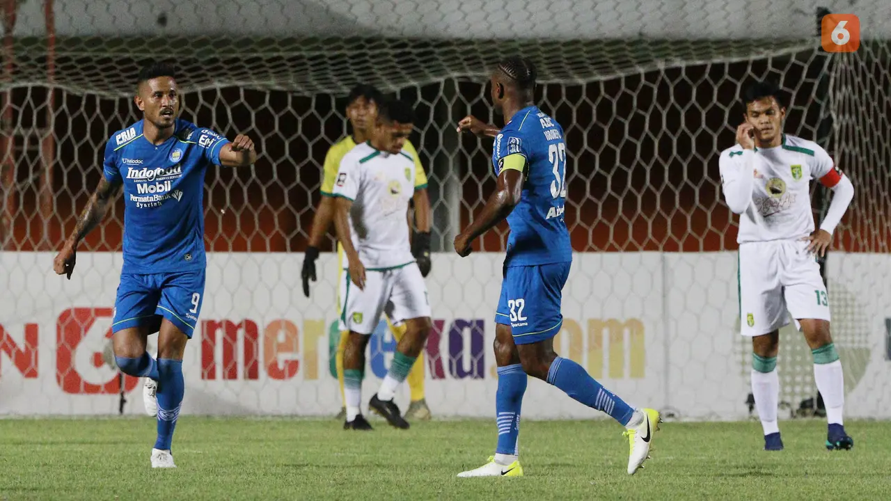 FOTO: Persib Bandung sementara Unggul Telak 3-0 atas Persebaya Surabaya di Babak Pertama - Wander Luiz
