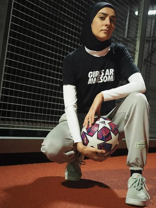 Maymi pun berniat menginspirasi seluruh wanita dengan latar belakang yang berbeda-beda untuk terjun ke dunia sepakbola. Ia meminta wanita muslim untuk tidak mengubah ‘jati diri’ demi bermain sepakbola.
