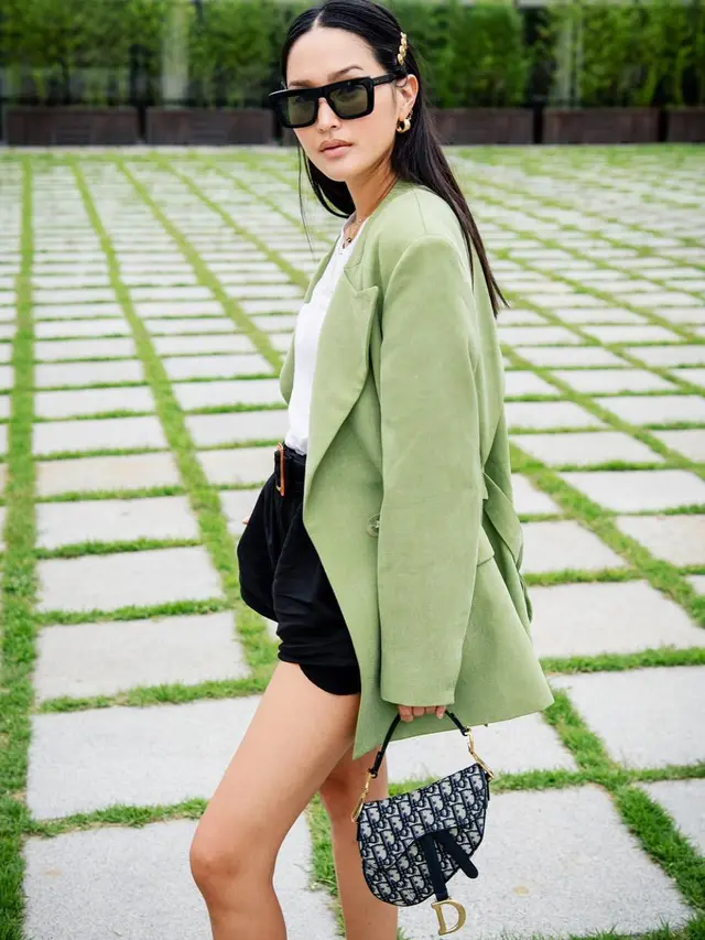 Pakaian berwarna hijau