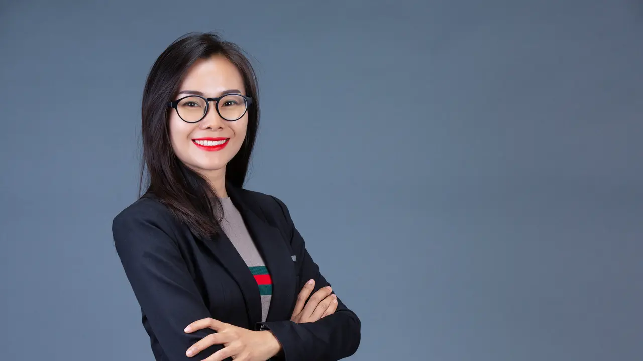 6 Ciri Wanita Cerdas dan Menarik yang Bikin Pria Terpesona (photo by freepik.com)
