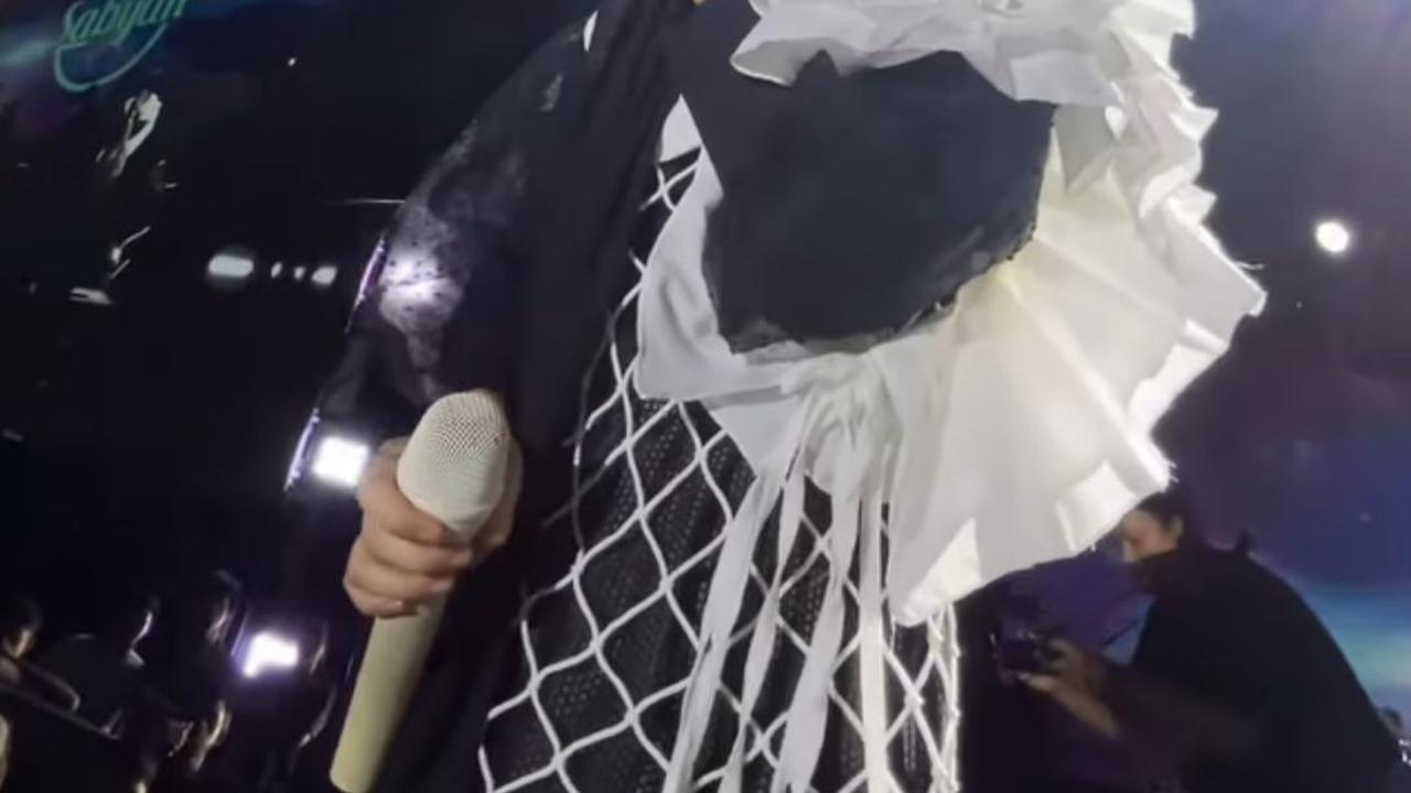 Viral! Momen Haru, Nissa Sabyan Menangis Saat Nyanyikan Lagu Tentang Taubat di Panggung