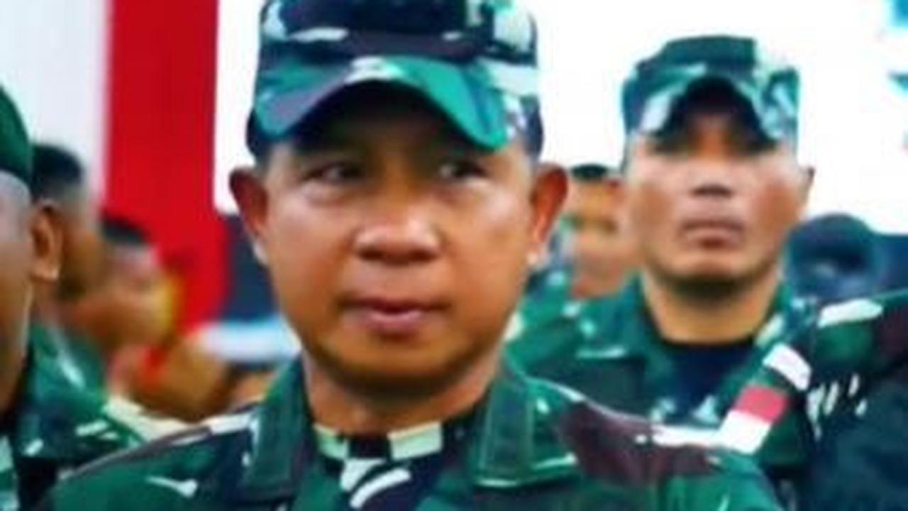 "Jadi buat mushola ya Danyon, jadi buat gereja di situ aja, namun gerejanya di dalam aja gak usah di luar.Laksanakan tugas dengan baik, insyaallah kamu pulang ke sini jumlah sama," tambahnya.