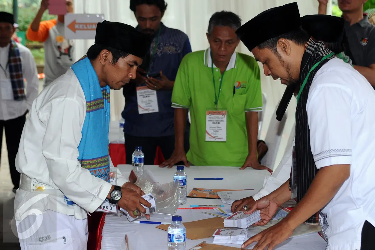 Ilustrasi Petugas KPPS di Pilkada DKI Jakarta