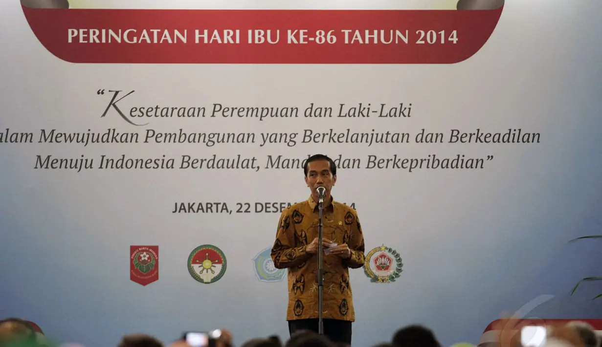 Presiden RI, Joko Widodo menghadiri puncak Peringatan Hari Ibu ke-86 di Gelanggang Olahraga Ciracas, Jakarta, Senin (22/12/2014). (Liputan6.com/Faizal Fanani)