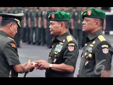 Upacara serah terima jabatan di Mabes TNI AD, Jakarta Pusat, jumat (25/7) berlangsung lancar (Liputan6.com/Faizal Fanani)
