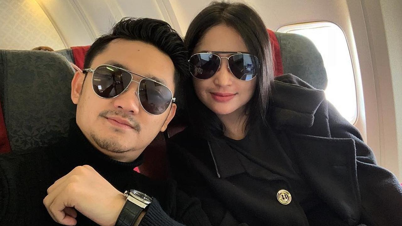 Dewi Perssik dan Angga Wijaya