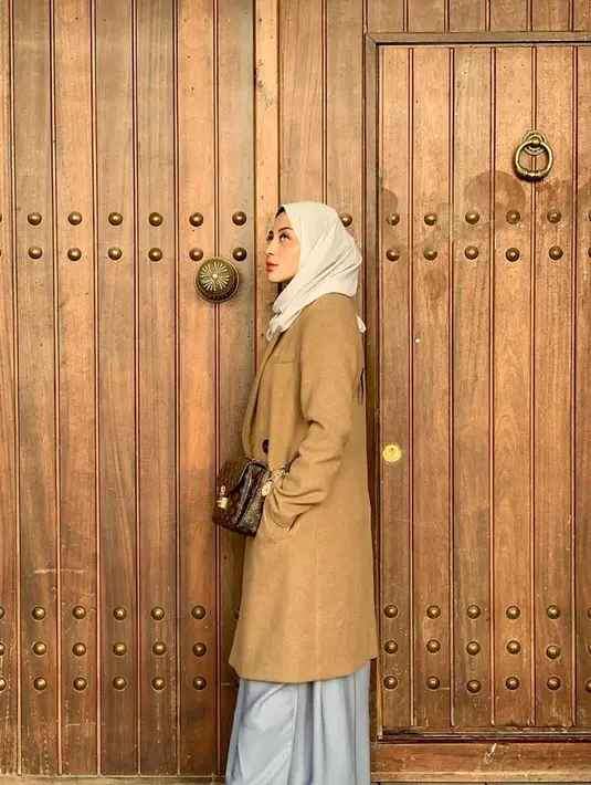 Selain menggeluti dunia akting, gadis kelahiran tahun 2000 ini juga terjun ke bidang tarik suara. Sepanjang karirnya di dunia hiburan Tanah Air, ia telah merilis sebanyak 5 single. Salah satunya berjudul 'Pacar 5 Langkah'. (Liputan6.com/IG/marginw@)