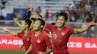 Timnas Indonesia merayakan kelolosan ke final SEA Games 2019 setelah mengalahkan Myanmar 4-2 di semifinal di Stadion Rizal Memorial, Manila (7/12/2019). (Bola.com/M. Iqbal Ichsan)