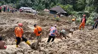 Tanah longsor menerjang pemukiman warga di Desa Kinagkung, Kecamatan Sibolangit, Kabupaten Deli Serdang, Sumatera Utara (Sumut)