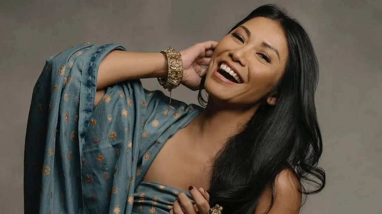 8 Gaya Stylish Anggun C Sasmi dengan Body Goals di Usia 40an