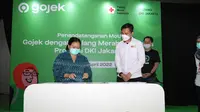 Penandatanganan Nota Kesepahaman ini mengukuhkan kerja sama GoSend dengan PMI Provinsi DKI Jakarta dalam pengiriman instan transfusi darah antara PMI dan Rumah Sakit yang telah terdaftar melalui kemudahan GoSend Portal (Dok. Gojek)